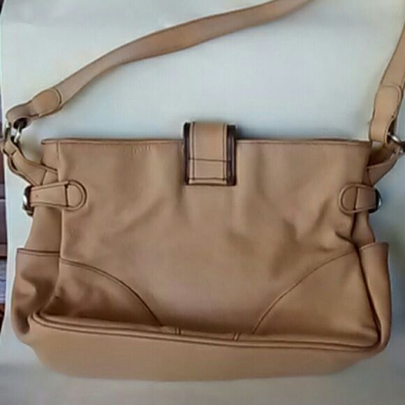 Beautiful Large  Bag in Classic Camel - Picture 2 of 5